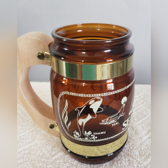 VINTAGE 1973 SIESTA WARE SOUVENIER SEA WORLD BROWN GLASS MUG WOOD HANDLE. - Picture 1 of 8